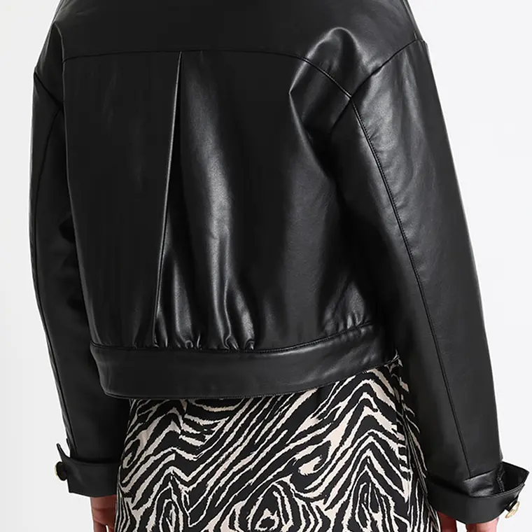 CHAQUETA RECTA CORTA EFECTO CUERO NEGRO (TALLA L) 4