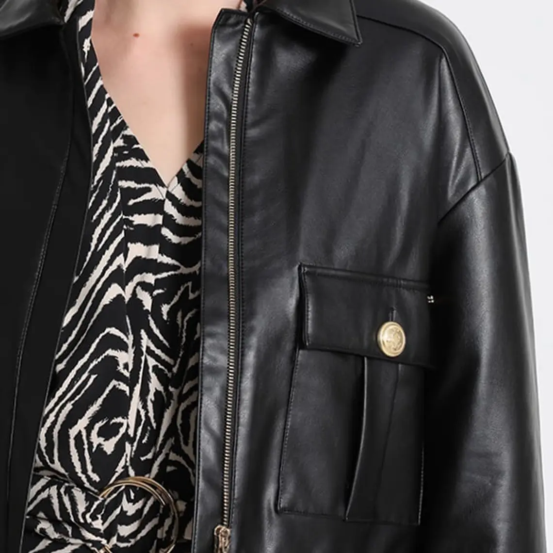 CHAQUETA RECTA CORTA EFECTO CUERO NEGRO (TALLA L) 5