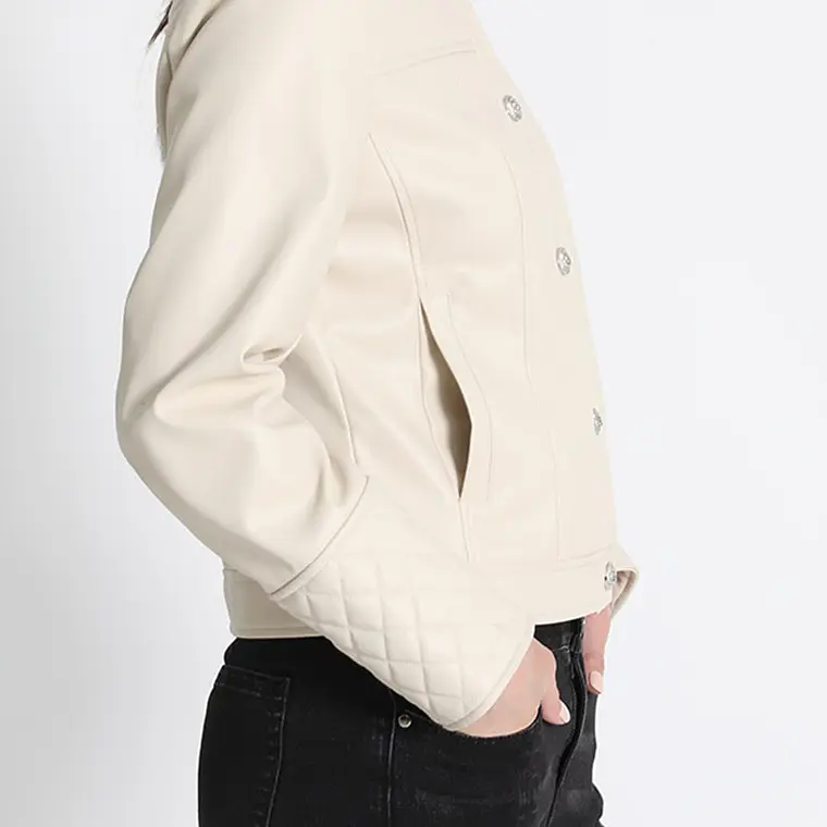 CHAQUETA EFECTO CUERO APLICACIÓN MATELASSE (TALLA L) 2