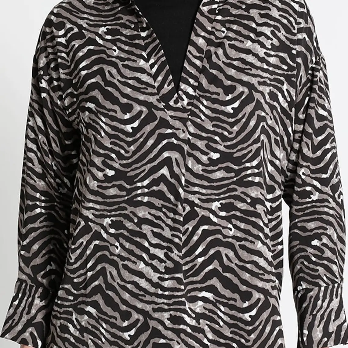 BLUSA ESTAMPADO ANIMAL NEGRO (TALLA L) 2