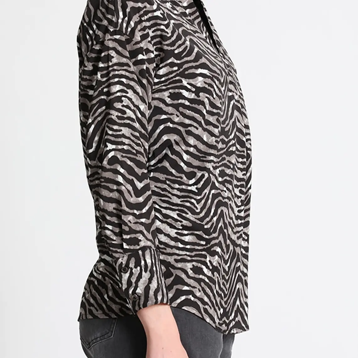 BLUSA ESTAMPADO ANIMAL NEGRO (TALLA L) 3