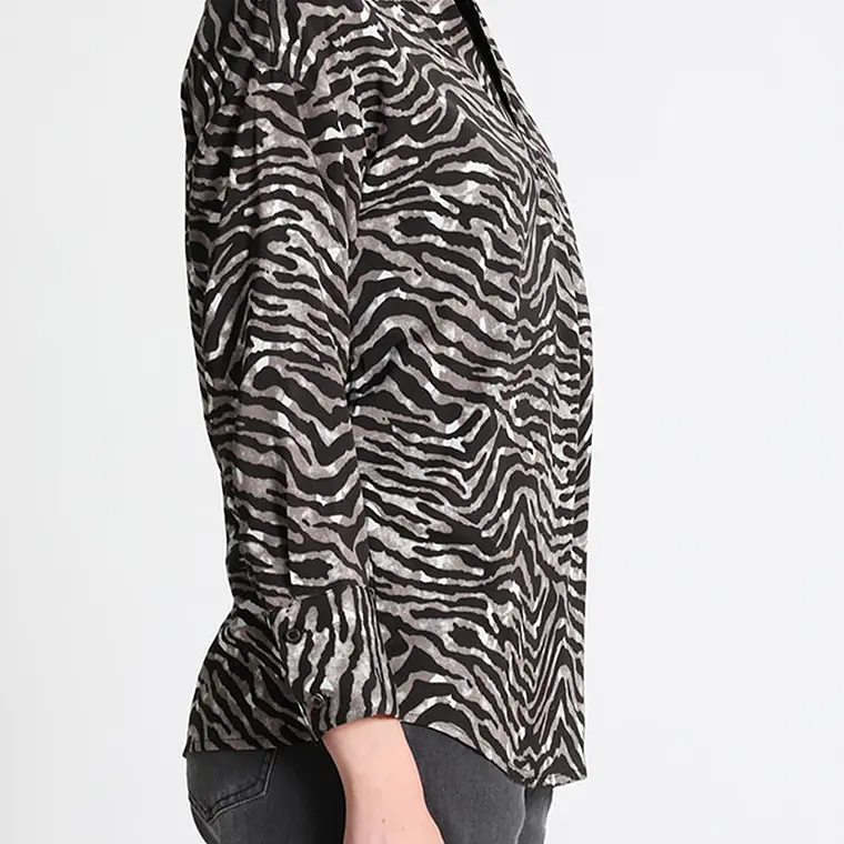 BLUSA ESTAMPADO ANIMAL NEGRO (TALLA L) 3