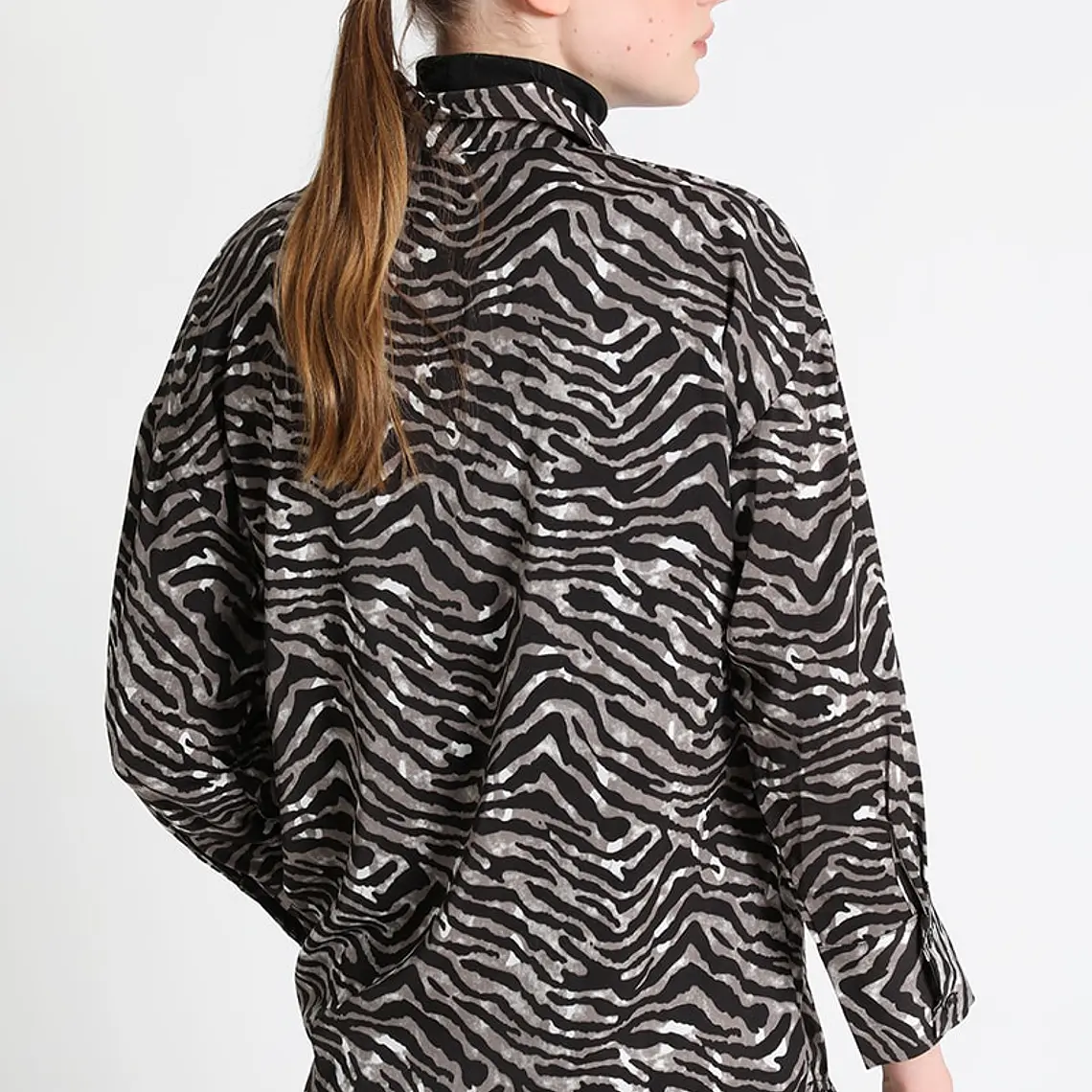 BLUSA ESTAMPADO ANIMAL NEGRO (TALLA L) 5