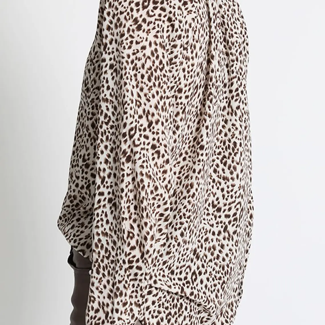 BLUSA ESTAMPADA  ESCOTE FRUNCES (TALLA L) 4