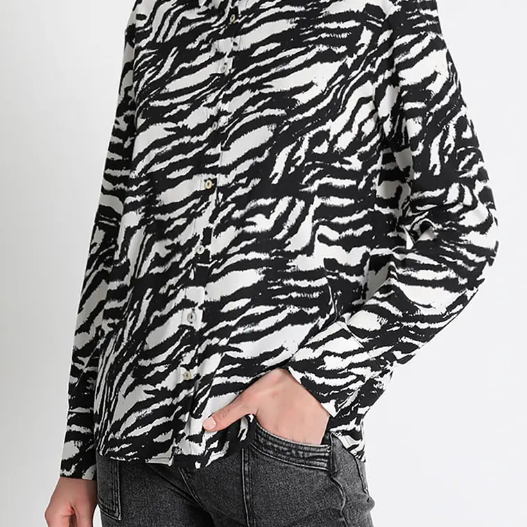 BLUSA CAMISERA ESTAMPADO ANIMAL BLANCO (TALLA L) 1