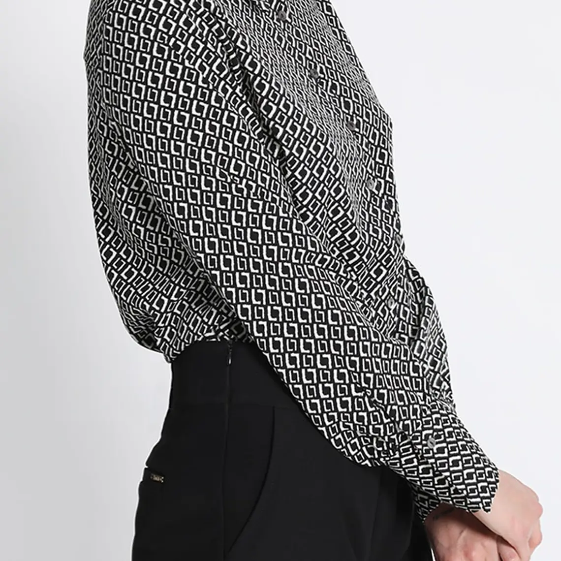 BLUSA CAMISERA ESTAMPADA NEGRO (TALLA S) 4