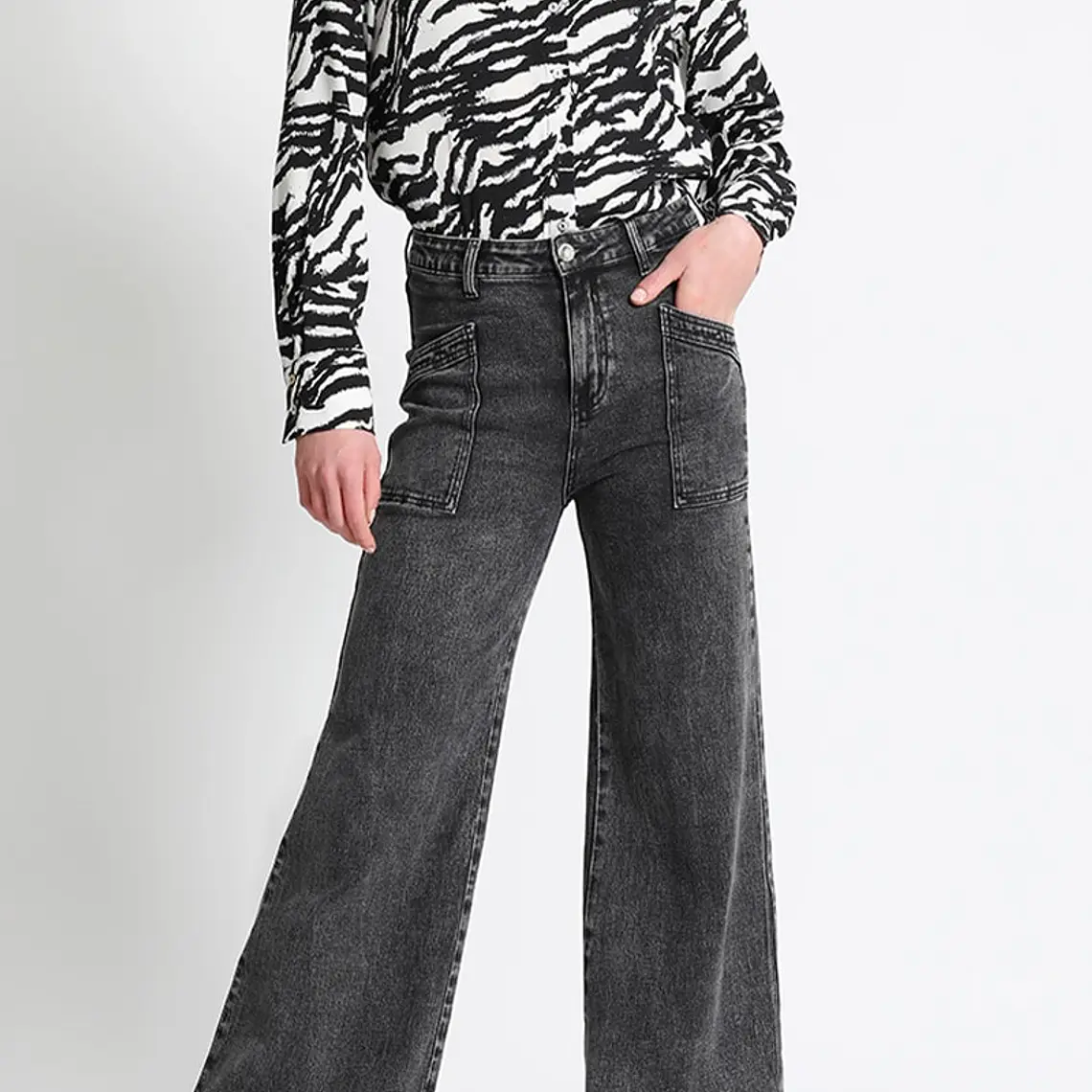 BLUSA CAMISERA ESTAMPADO ANIMAL BLANCO (TALLA L) 2