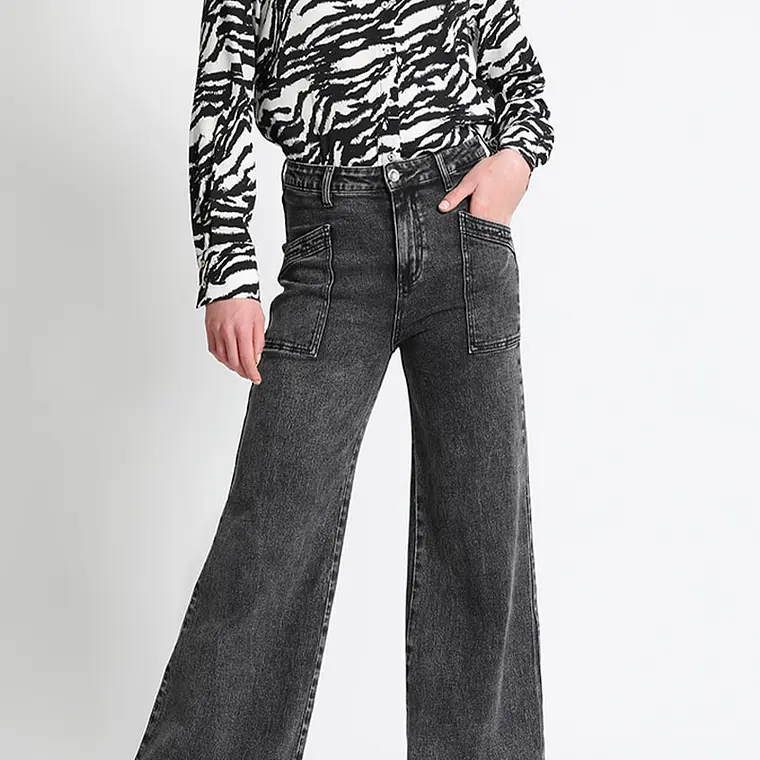 BLUSA CAMISERA ESTAMPADO ANIMAL BLANCO (TALLA L) 2