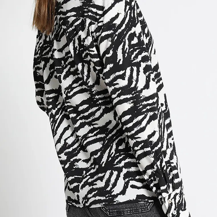 BLUSA CAMISERA ESTAMPADO ANIMAL BLANCO (TALLA L) 3