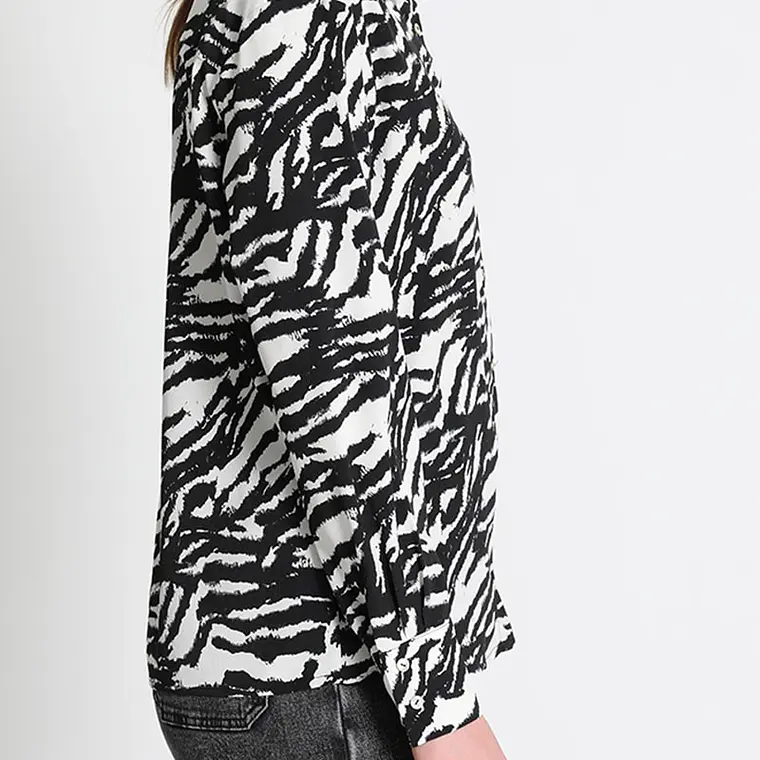 BLUSA CAMISERA ESTAMPADO ANIMAL BLANCO (TALLA L) 4