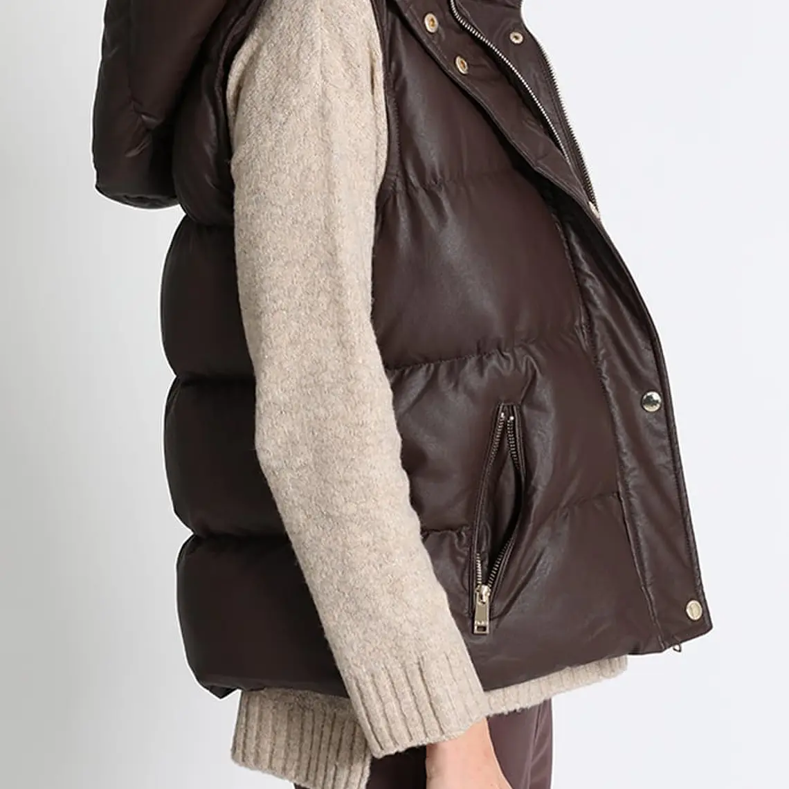 PARKA EFECTO CUERO CON CAPUCHÓN CHOCOLATE (TALLA L) 3