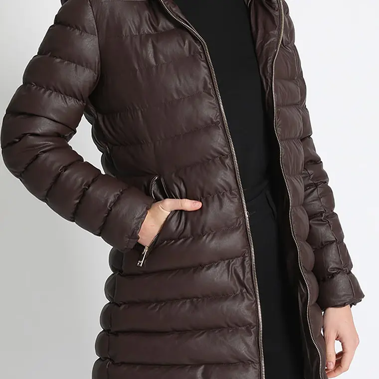 PARKA EFECTO CUERO CON CAPUCHÓN CHOCOLATE (TALLA L) 1