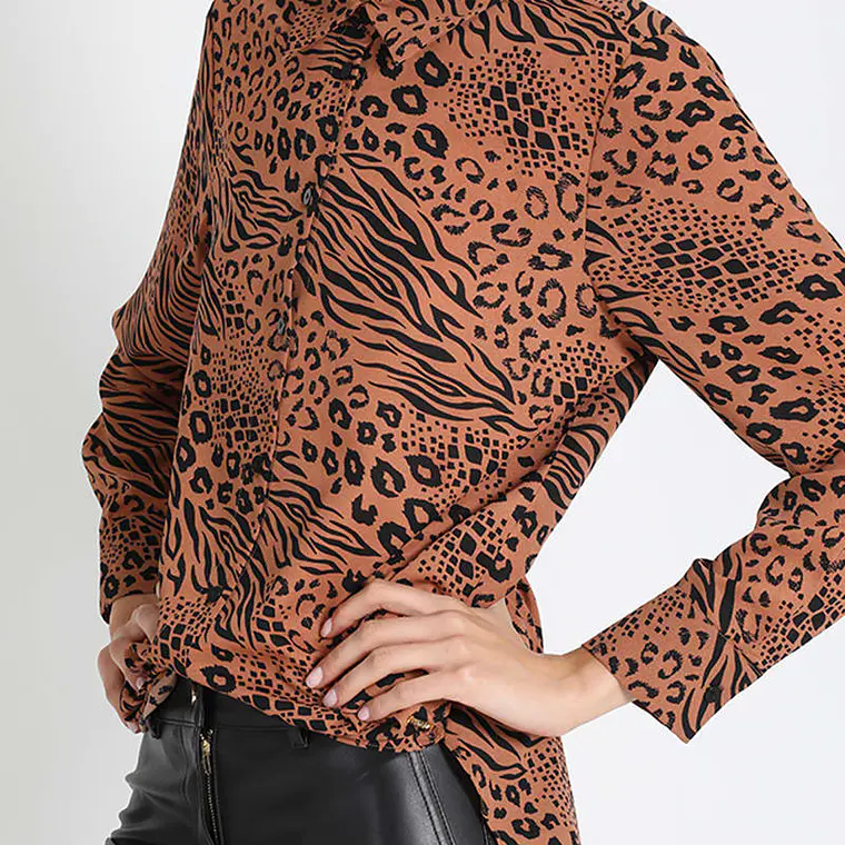 BLUSA CAMISERA ESTAMPADO ANIMAL CAFÉ (TALLA M) 1