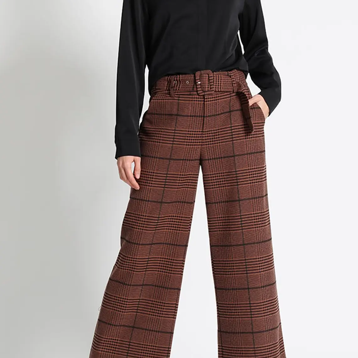 BLUSA CAMISERA ENTALLADA  BOTÓN JOYA  NEGRO (TALLA XL) 3