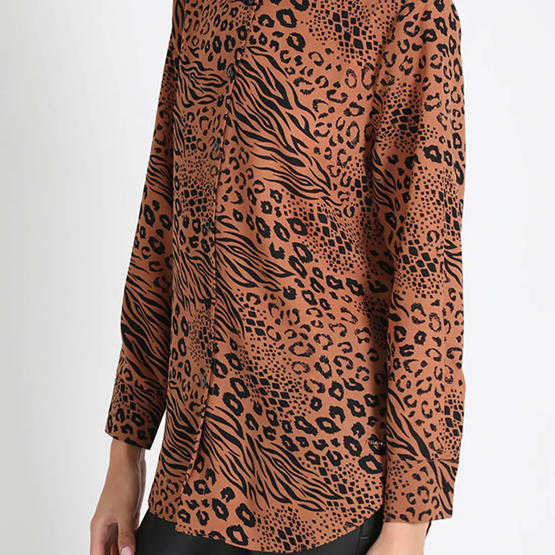 BLUSA CAMISERA ESTAMPADO ANIMAL CAFÉ (TALLA M) 2