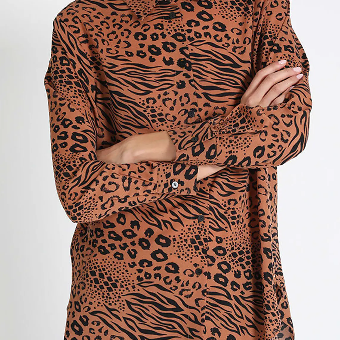 BLUSA CAMISERA ESTAMPADO ANIMAL CAFÉ (TALLA M) 4
