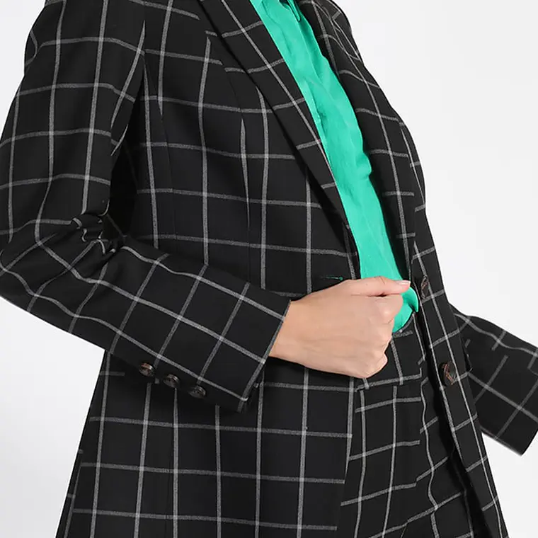 BLAZER ENTALLADO CUADRILLE NEGRO CON SOLAPA (TALLA 40) 1