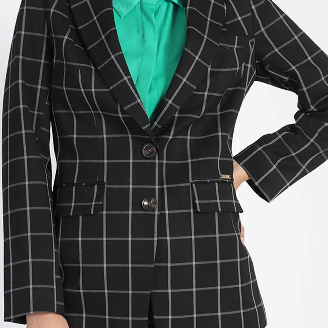 BLAZER ENTALLADO CUADRILLE NEGRO CON SOLAPA (TALLA 40) 2