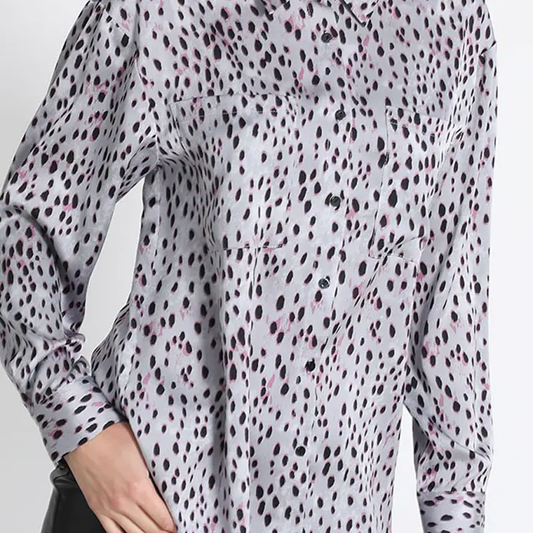 BLUSA CAMISERA SATÍN ESTAMPADO NEGRO FONDO GRIS (TALLA L) 5