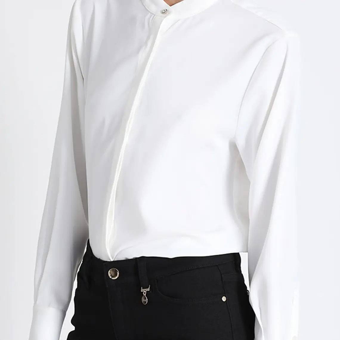 BLUSA CUELLO MAO, BOTÓN JOYA, CRUDO (TALLA L) 1