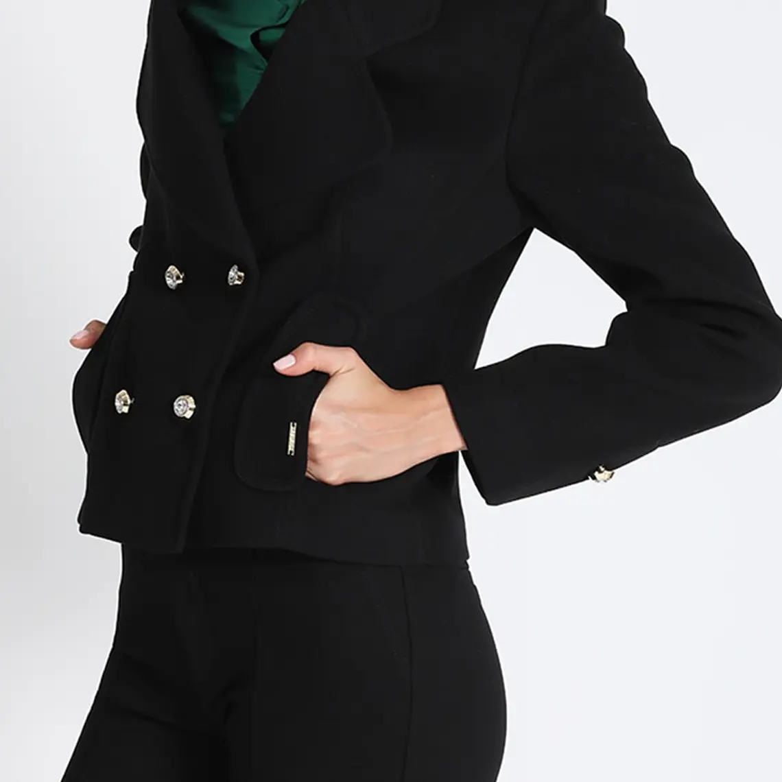 CHAQUETA ENTALLADA CORTA MUFLÓN NEGRO  BOTÓN JOYA (TALLA 44) 1