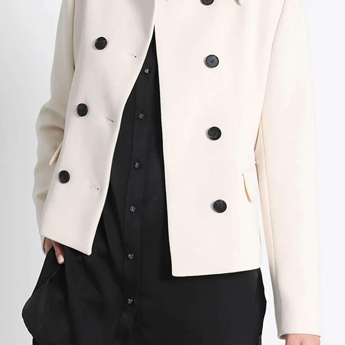 CHAQUETA ENTALLADA CORTA CRUDO  CON CUELLO (TALLA 44) 2