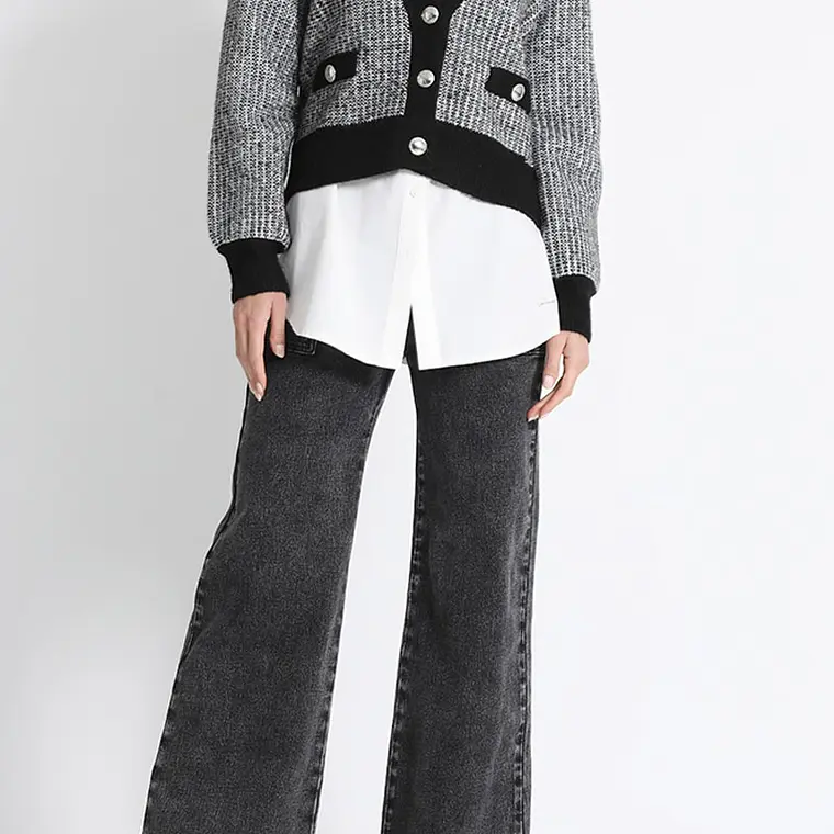 JERSEY TEJIDO TIPO CÁRDIGAN GRIS  CRUCE FRONTAL SIMPLE PRONUNCIADO CON BOTONES (TALLA M) 3