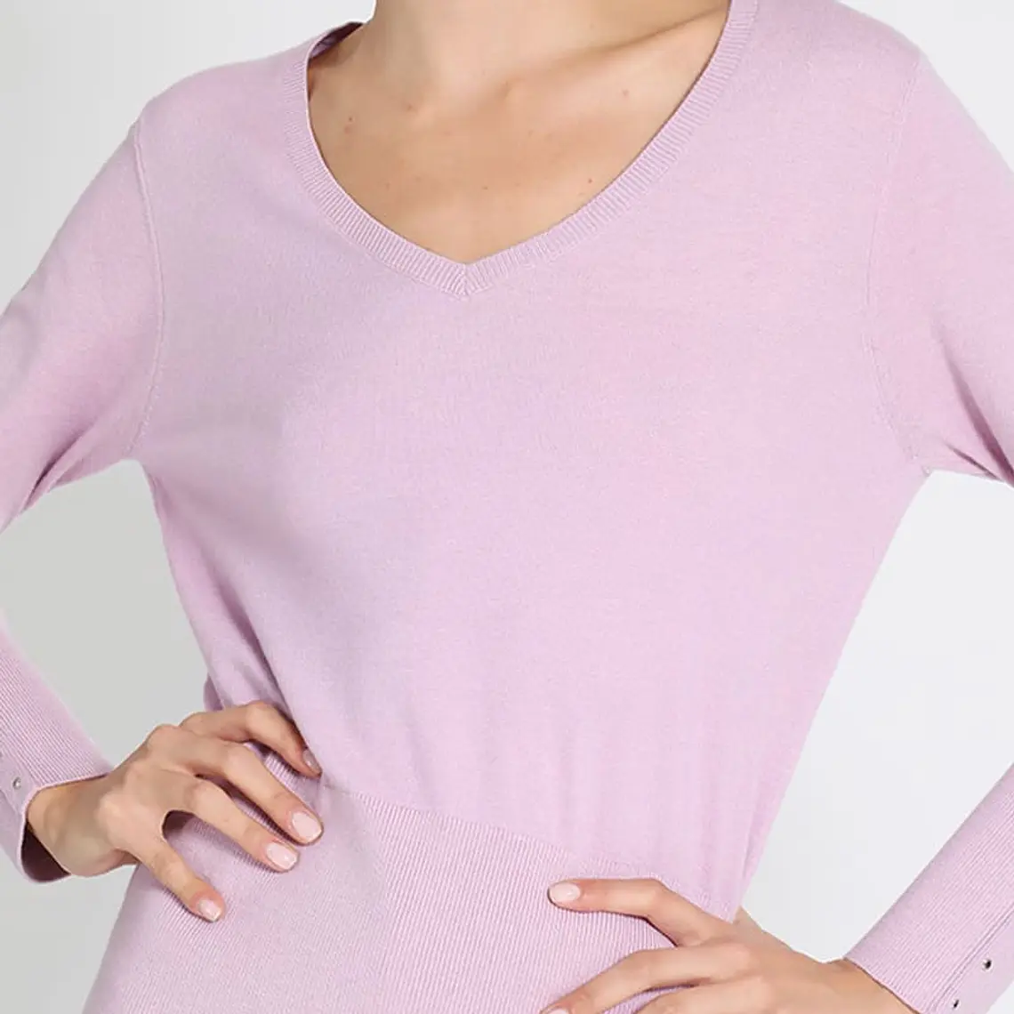 JERSEY TEJIDO ESCOTE EN V LILA  APLICACIÓN BOTONES (TALLA XL) 2