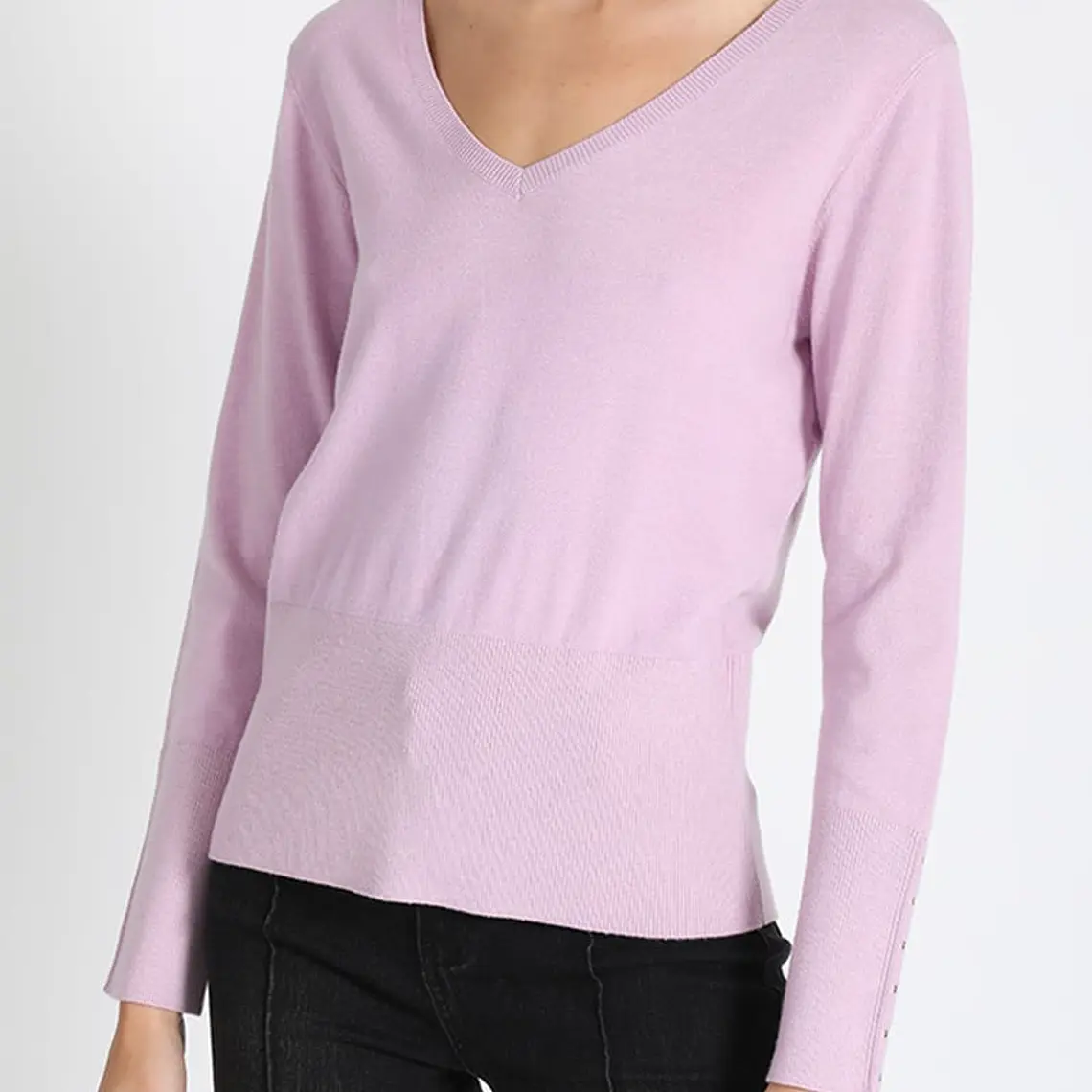 JERSEY TEJIDO ESCOTE EN V LILA  APLICACIÓN BOTONES (TALLA XL) 3