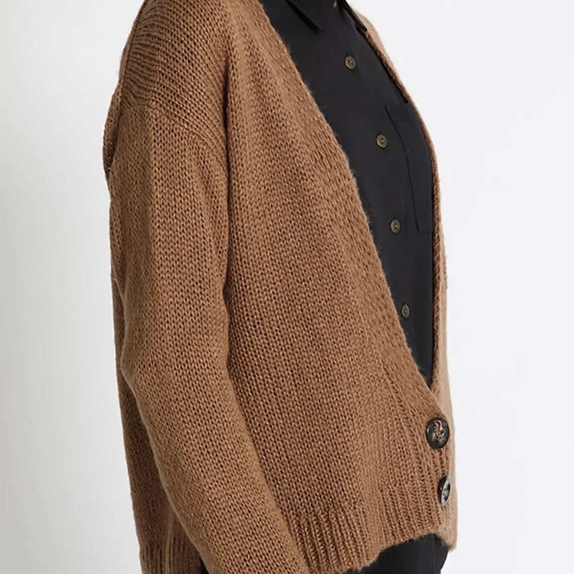 JERSEY TEJIDO TIPO CÁRDIGAN CAFÉ  CRUCE FRONTAL SIMPLE PRONUNCIADO CON DOS BOTONES 3