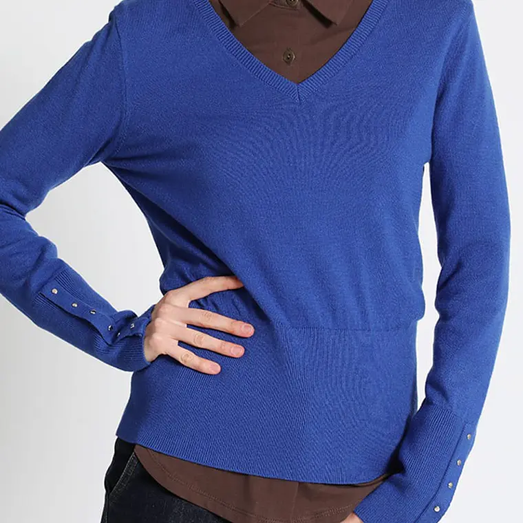 JERSEY TEJIDO ESCOTE EN V OCÉANO  APLICACIÓN BOTONES (TALLA XL) 2