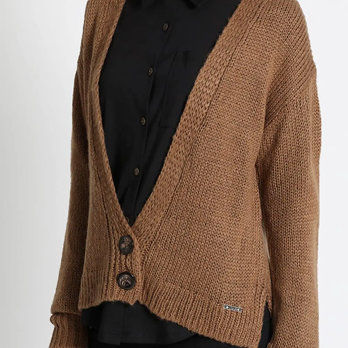 JERSEY TEJIDO TIPO CÁRDIGAN CAFÉ  CRUCE FRONTAL SIMPLE PRONUNCIADO CON DOS BOTONES 5