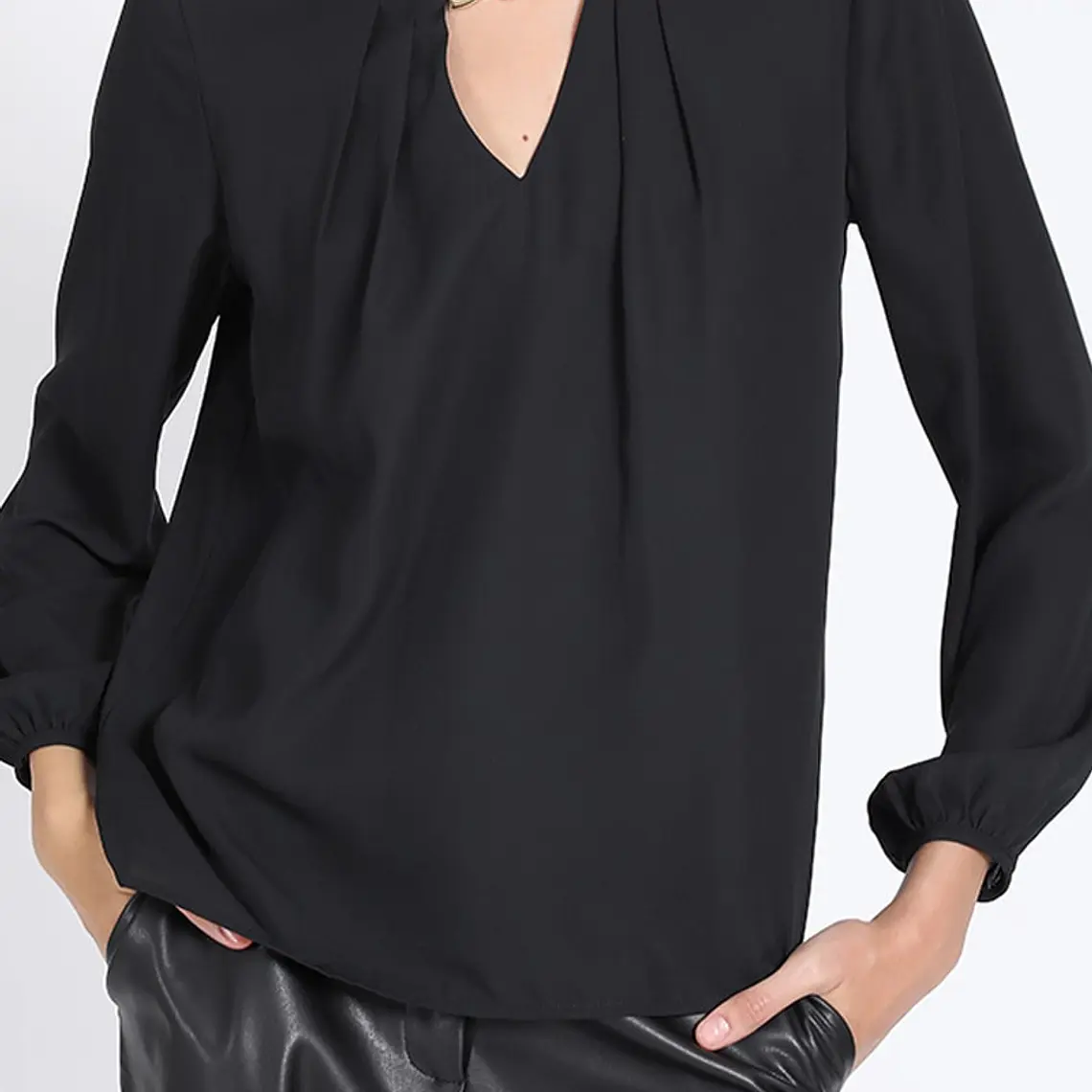 BLUSA M/L CON CADENA EN ESCOTE SATIN NEGRO NEGRO 1