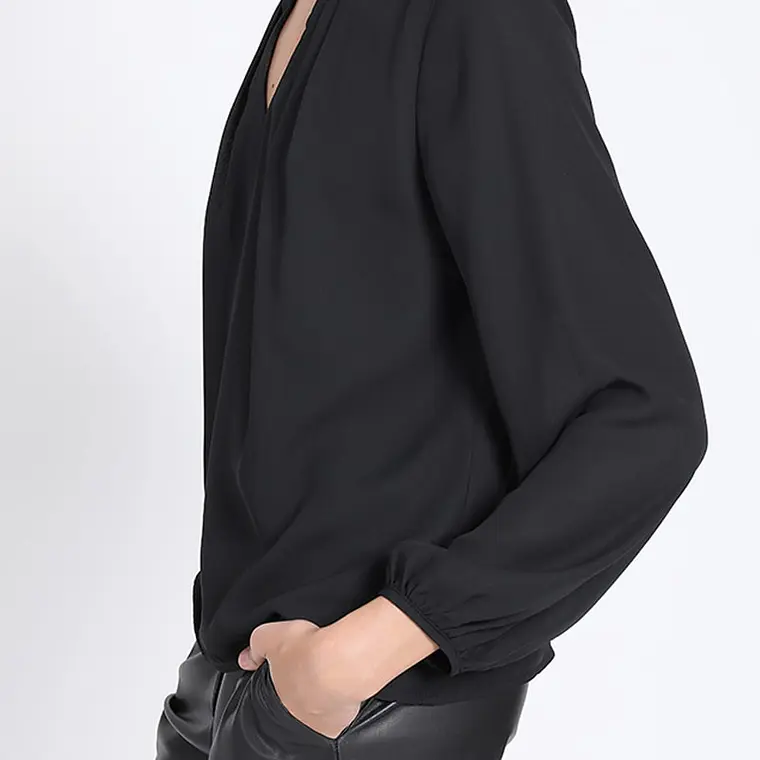 BLUSA M/L CON CADENA EN ESCOTE SATIN NEGRO NEGRO 3
