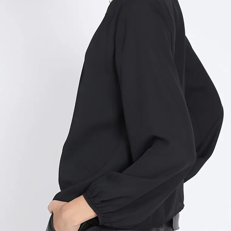 BLUSA M/L CON CADENA EN ESCOTE SATIN NEGRO NEGRO 5