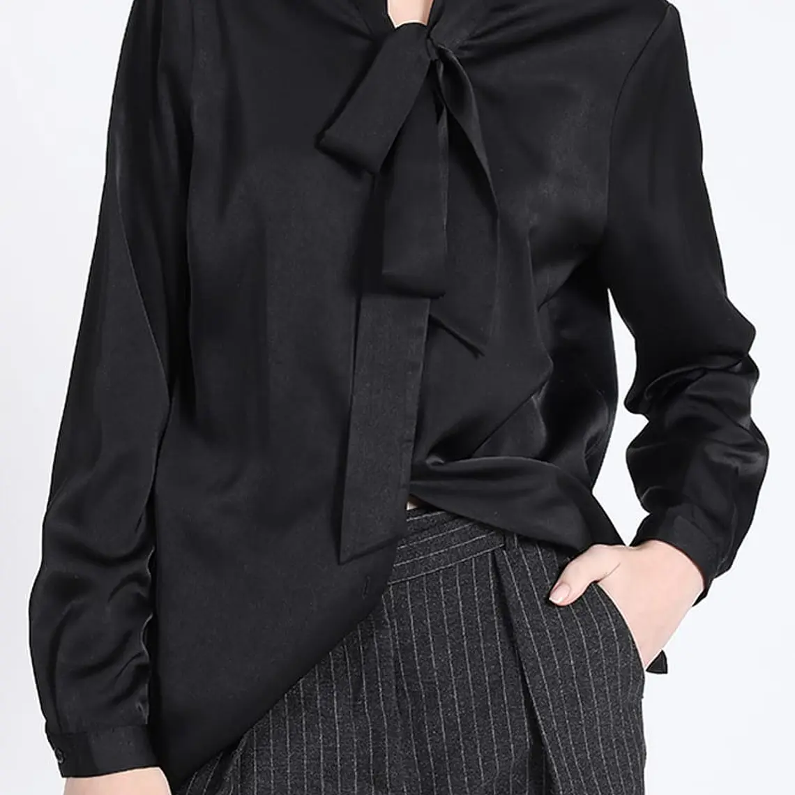 BLUSA M/L CUELLO V CON LAZO SATIN NEGRO 1