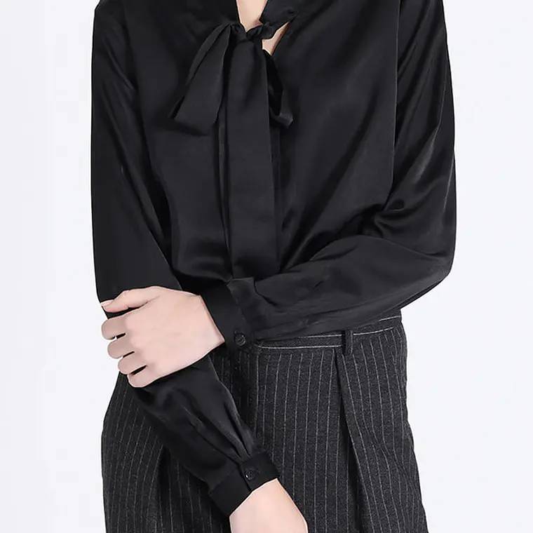 BLUSA M/L CUELLO V CON LAZO SATIN NEGRO 4