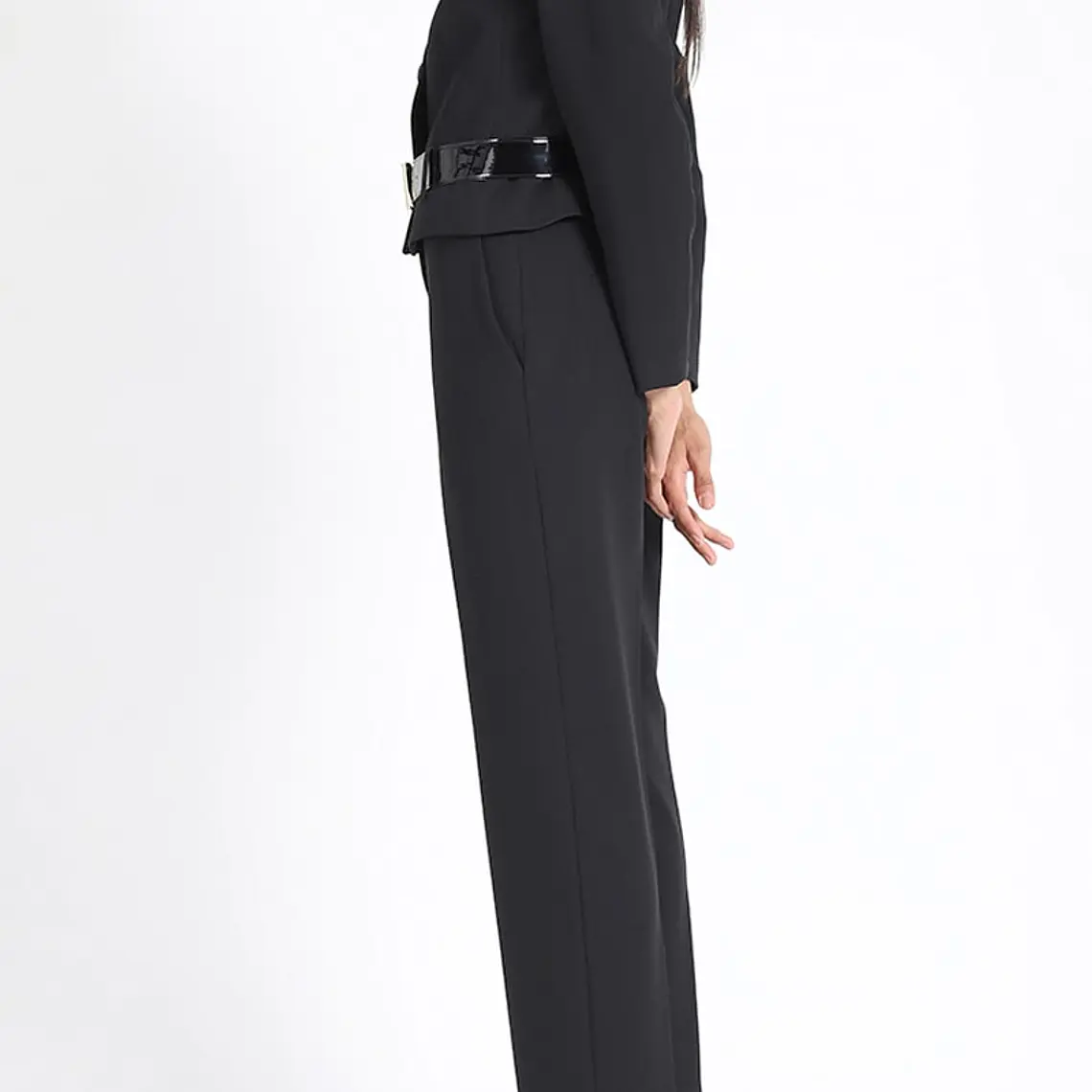 CHAQUETA OTROS CORTA CON BOTONES EN CONTRASTE Y CINTURON MODA NEGRO 3