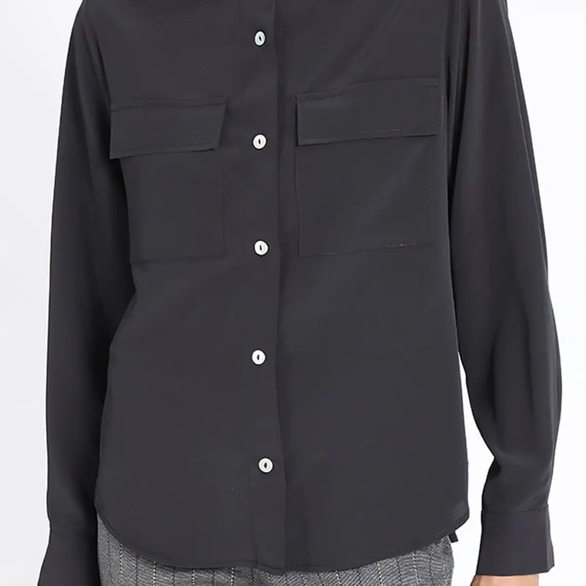 BLUSA M/L CAMISERA CON BOLSILLOS CARGO Y ROLL UP NEGRO (TALLA S) 2