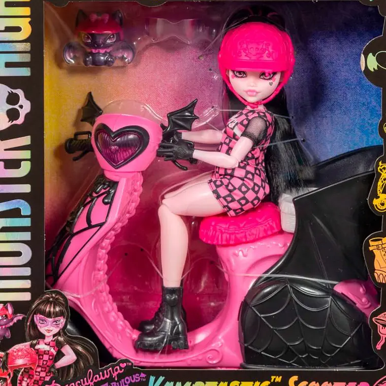 MONSTER HIGH MUÑECA DRACULAURA CON SCOOTER 4