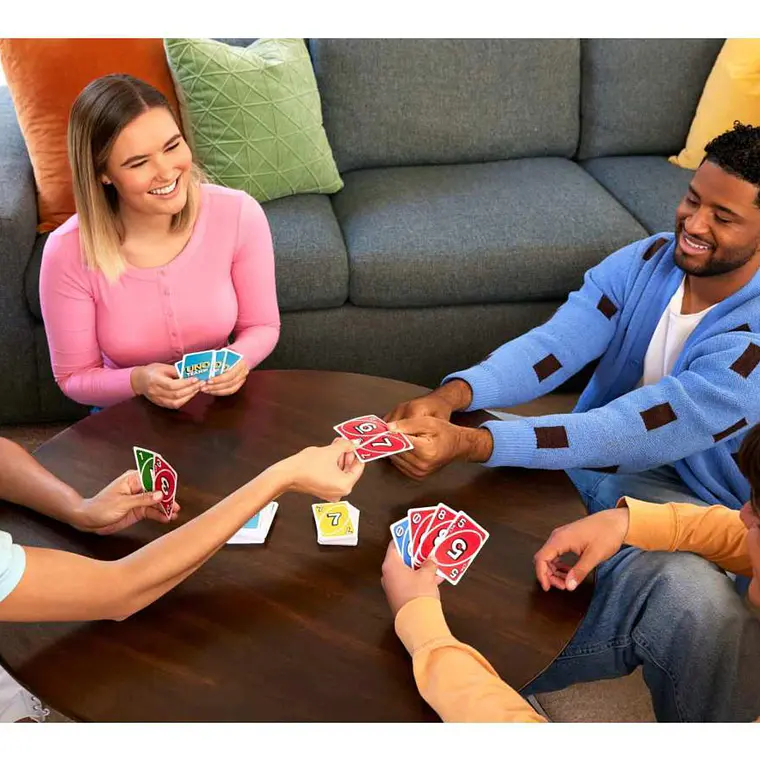 UNO JUEGO DE CARTAS TEAMS 9