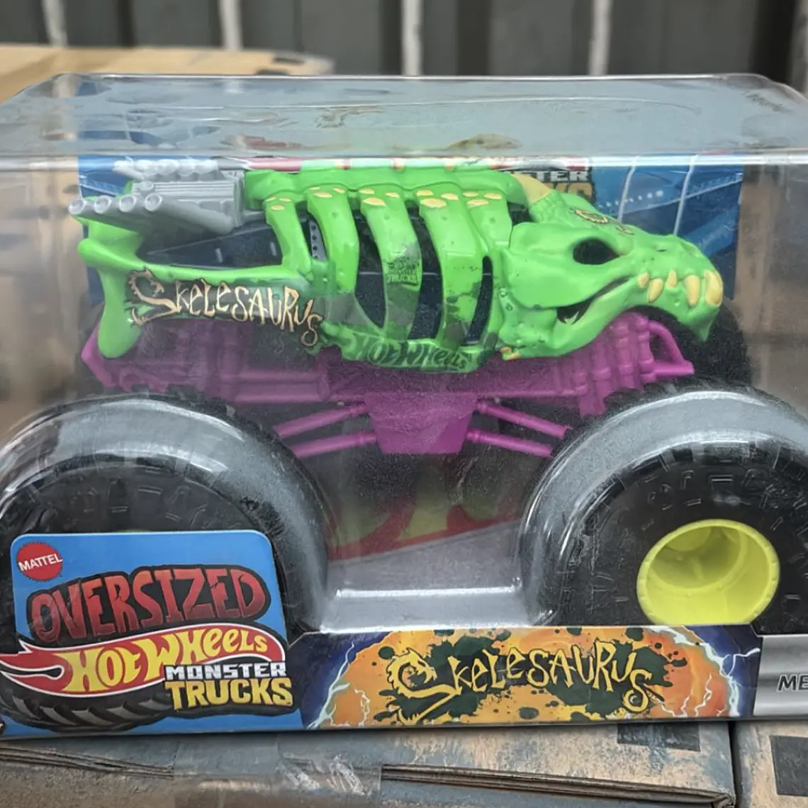 HOT WHEELS SORPRESA ESCALA 1:24 974F - VERDE CON MORADO 1