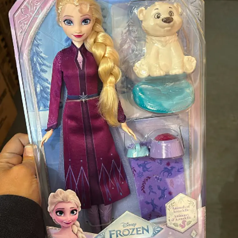 DISNEY FROZEN SET ELSA CON OSO BEBÉ 1