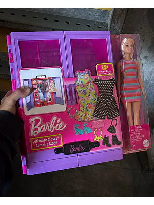 BARBIE SET DE JUEGO CLÓSET DE LUJO CON MUÑECA