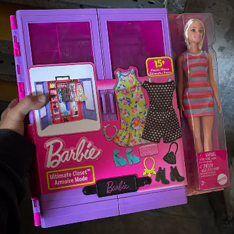 BARBIE SET DE JUEGO CLÓSET DE LUJO CON MUÑECA 1