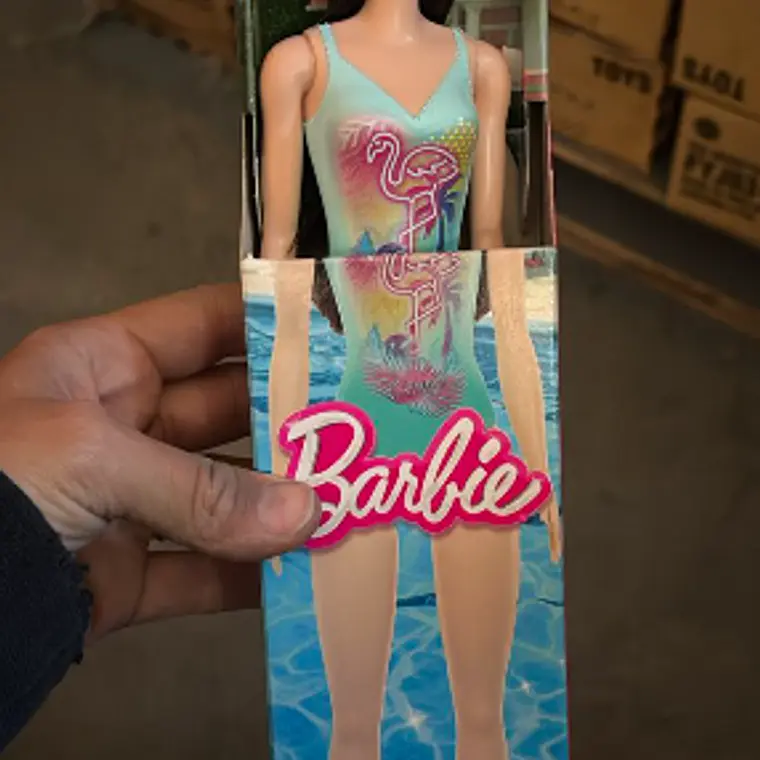 BARBIE MUÑECA DE PLAYA SORPRESA -CELESTE 1