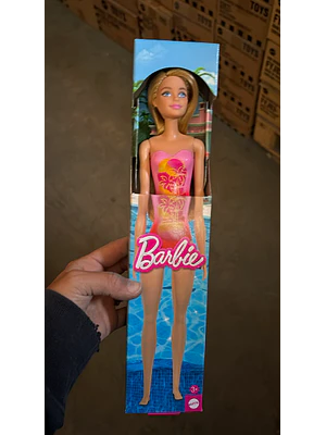 BARBIE MUÑECA DE PLAYA SORPRESA - ROSADA