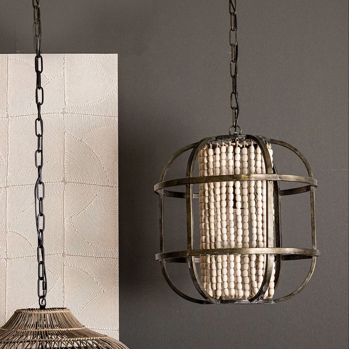 LÁMPARA DE COLGAR - CUBIERTA DE METAL REDONDA CON LÍNEAS DE CUENTAS ENTRELAZADAS (152L x 42H CM) 2