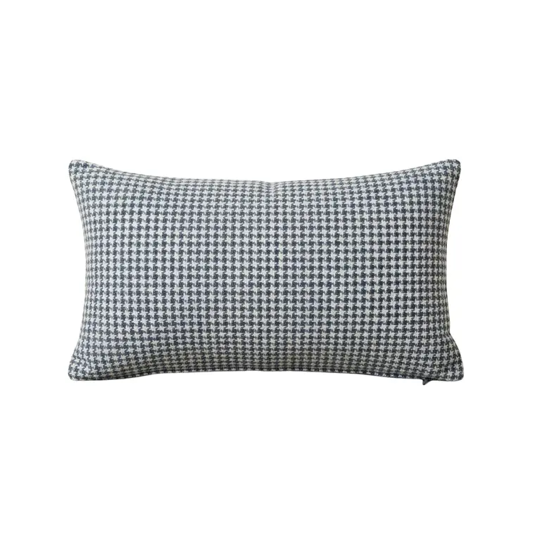 COJIN - BLANCO CON BORDADO CELESTE FIGURAS (30 X 50 CM) 1