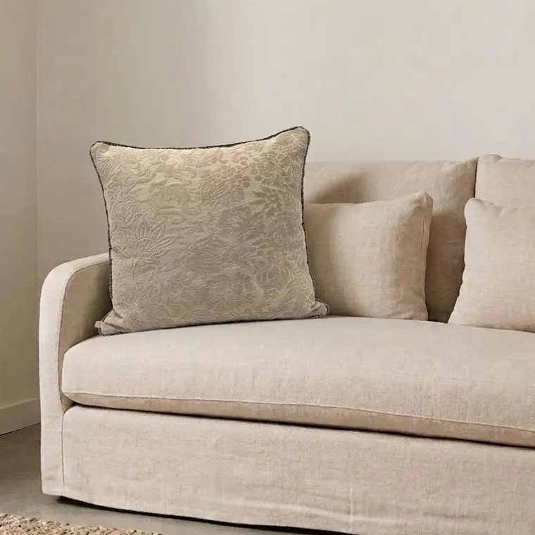COJIN - BROCATO BEIGE VIVO FLECOS AZULES CON BEIGE (60 X 60 CM) 2